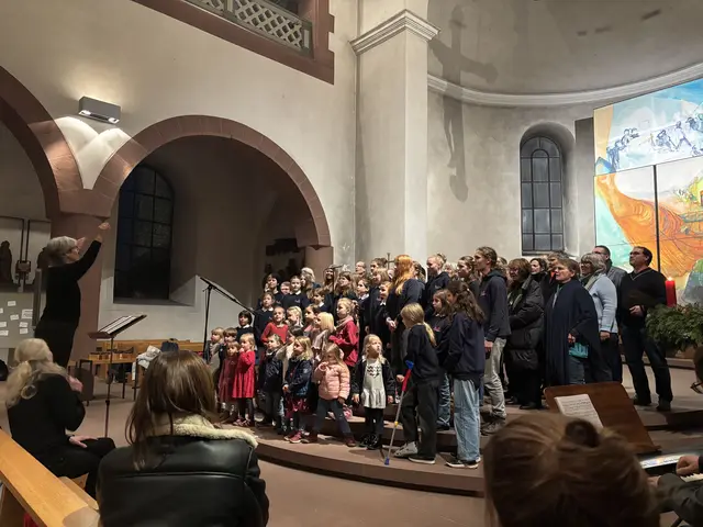 Ökumen. Adventssingen in der kath. Pfarrkirche mit der Ökum. Kinder- und Jugendkantorei, der Schola Cantorum und der Ökum. Schola | Foto: Alina Hartmann
