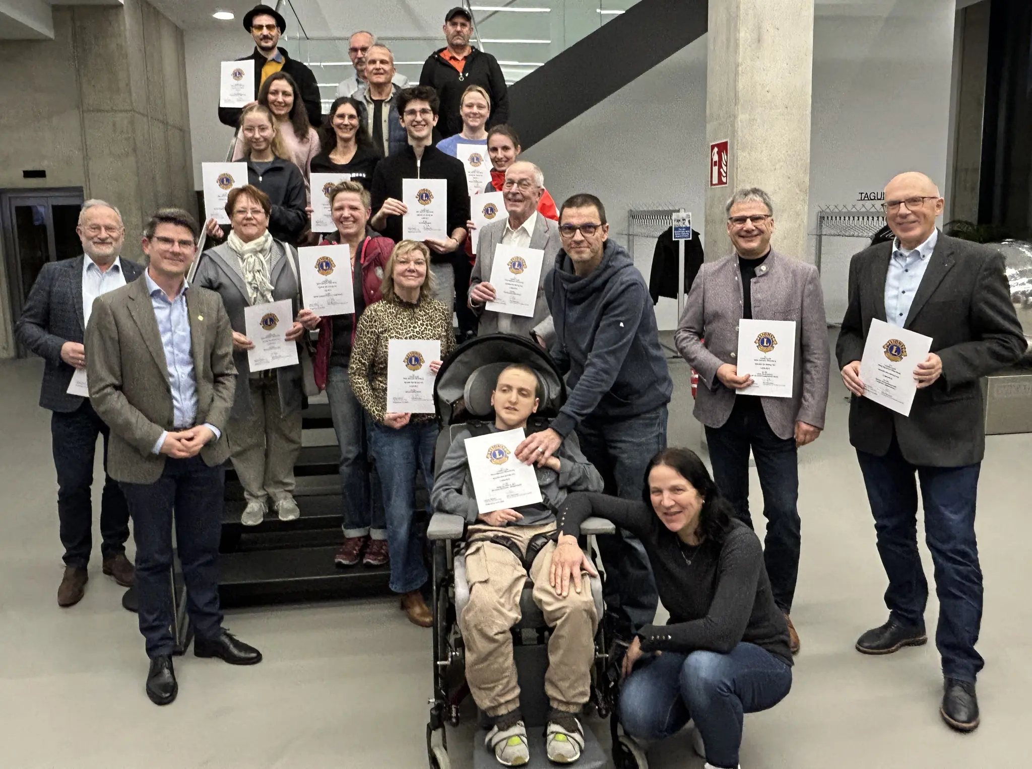 Spenden-bergabe-des-Lions-Clubs-Obernburg