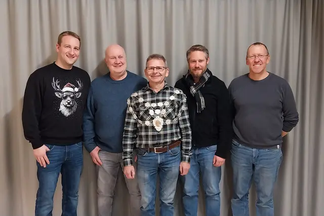 v.l. Alexander Stich (Sportleiter), Kai Helmstetter (2. Ritter), Klaus Ackermann (Schützenkönig), Jerome Correia (1. Ritter), Erik Reichert (1. Schützenmeister) | Foto: Schützenverein Bürgstadt 1911 e.V.