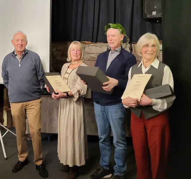 Die Ehrung der eifrigsten Wanderer 2025. Von links Vorsitzender Josef Eck, Gudrun Lehmann, Wanderkönig Manfred Siebenborn, Frieda Fleckenstein  | Foto: Josef Eck