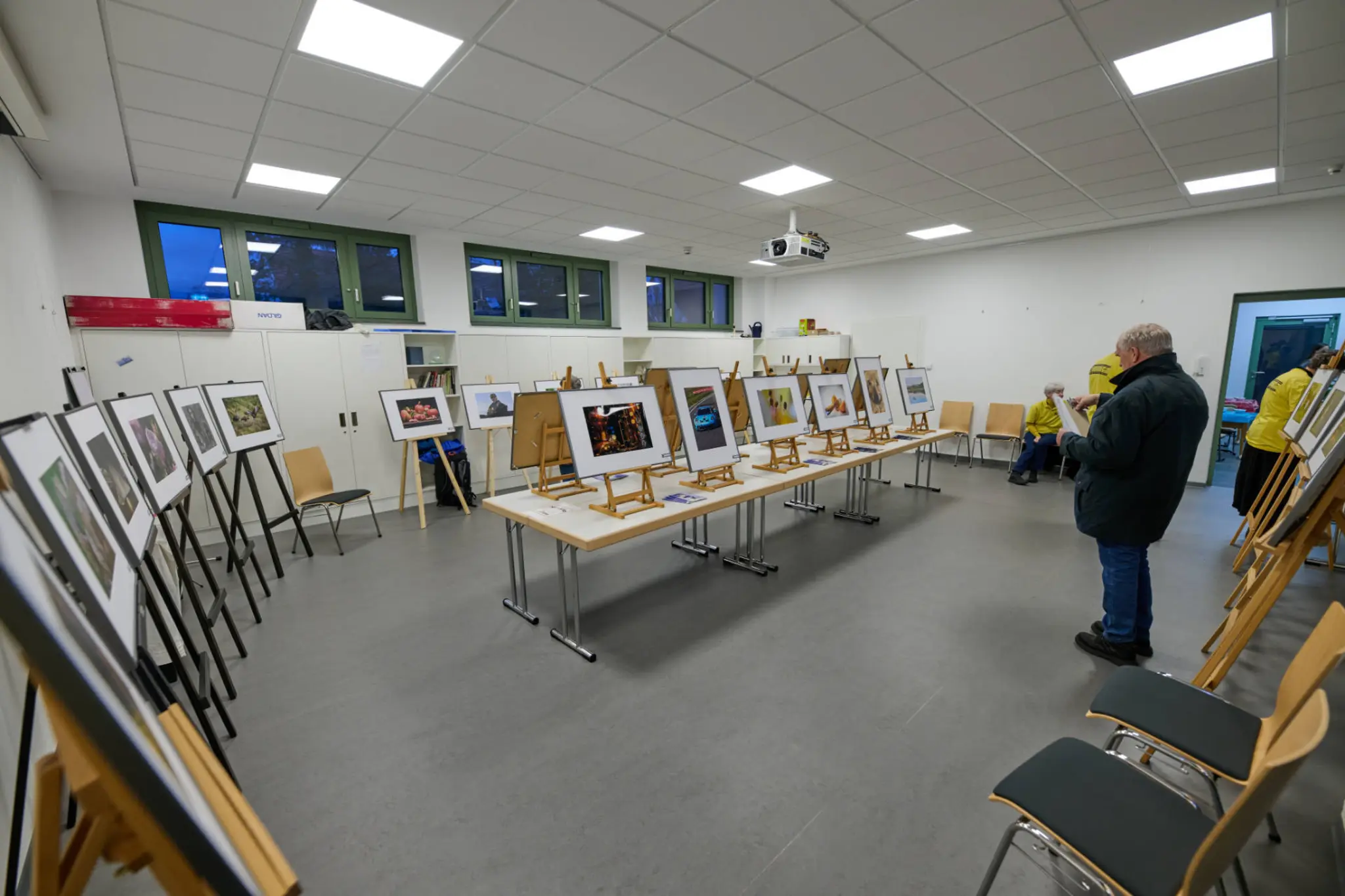 Erfolgreiche-Fotoausstellung-des-Foto-und-Filmclubs-Kleinwallstadt-beim-Budenzauber