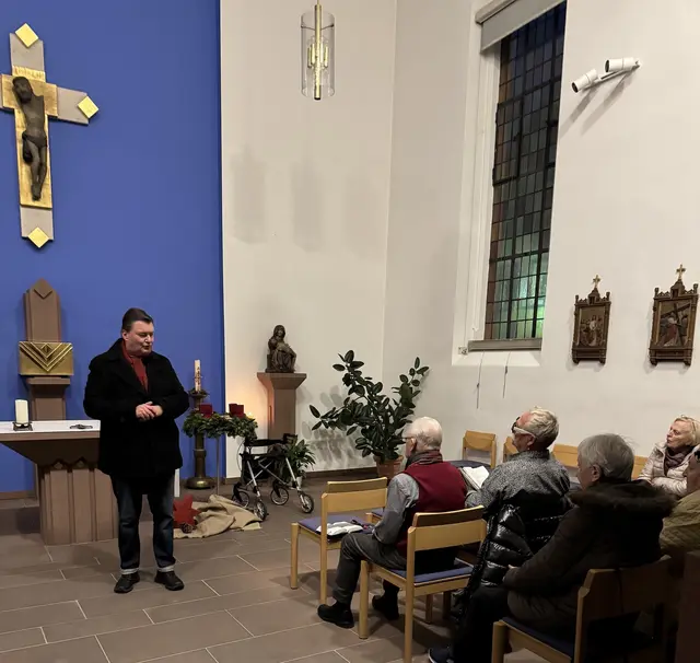 Stadtpfarrer Jan Kölbel in der Hauskapelle Maria-Regina | Foto: privat