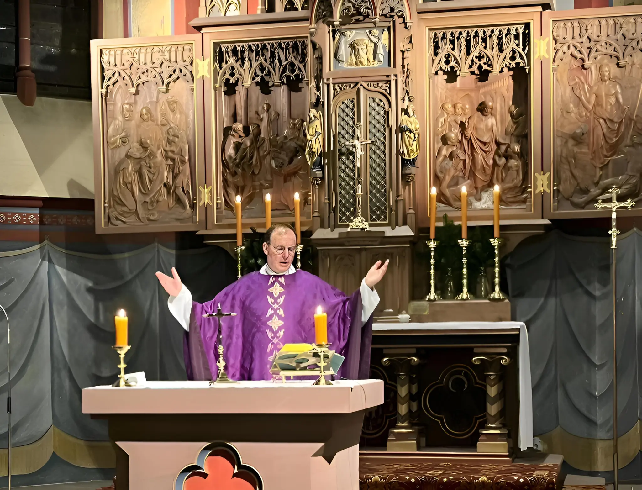 Weihbischof-Paul-Reder-predigt-in-Gro-heubach