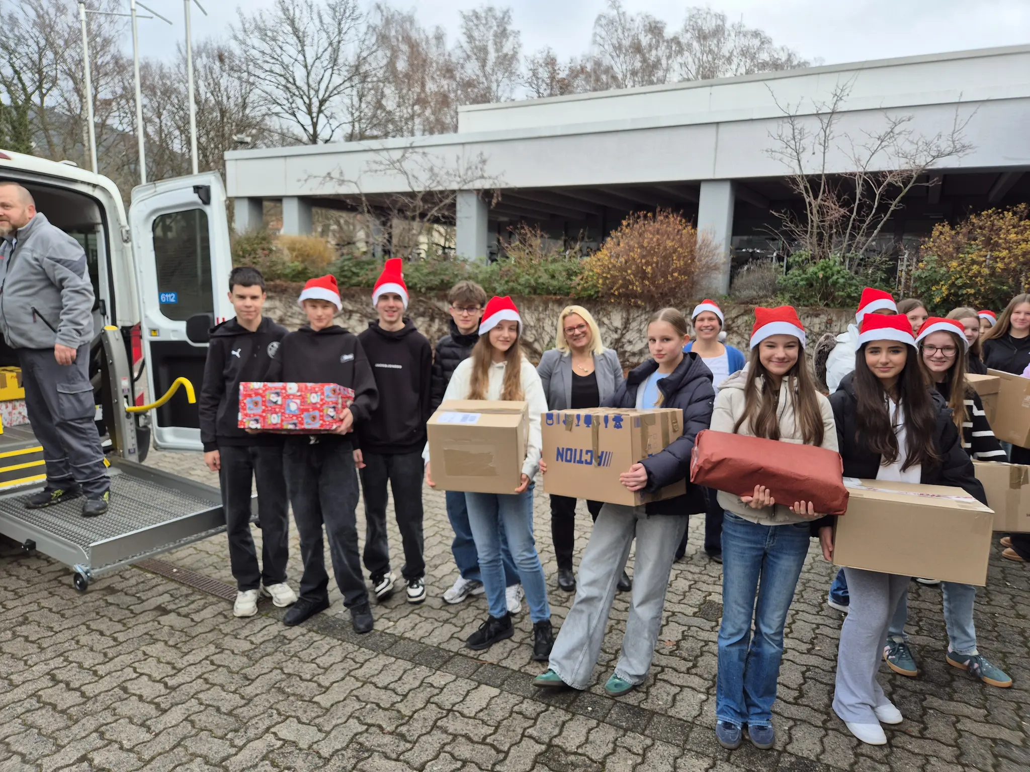 Realschule-Miltenberg-unterst-tzt-Weihnachtstrucker