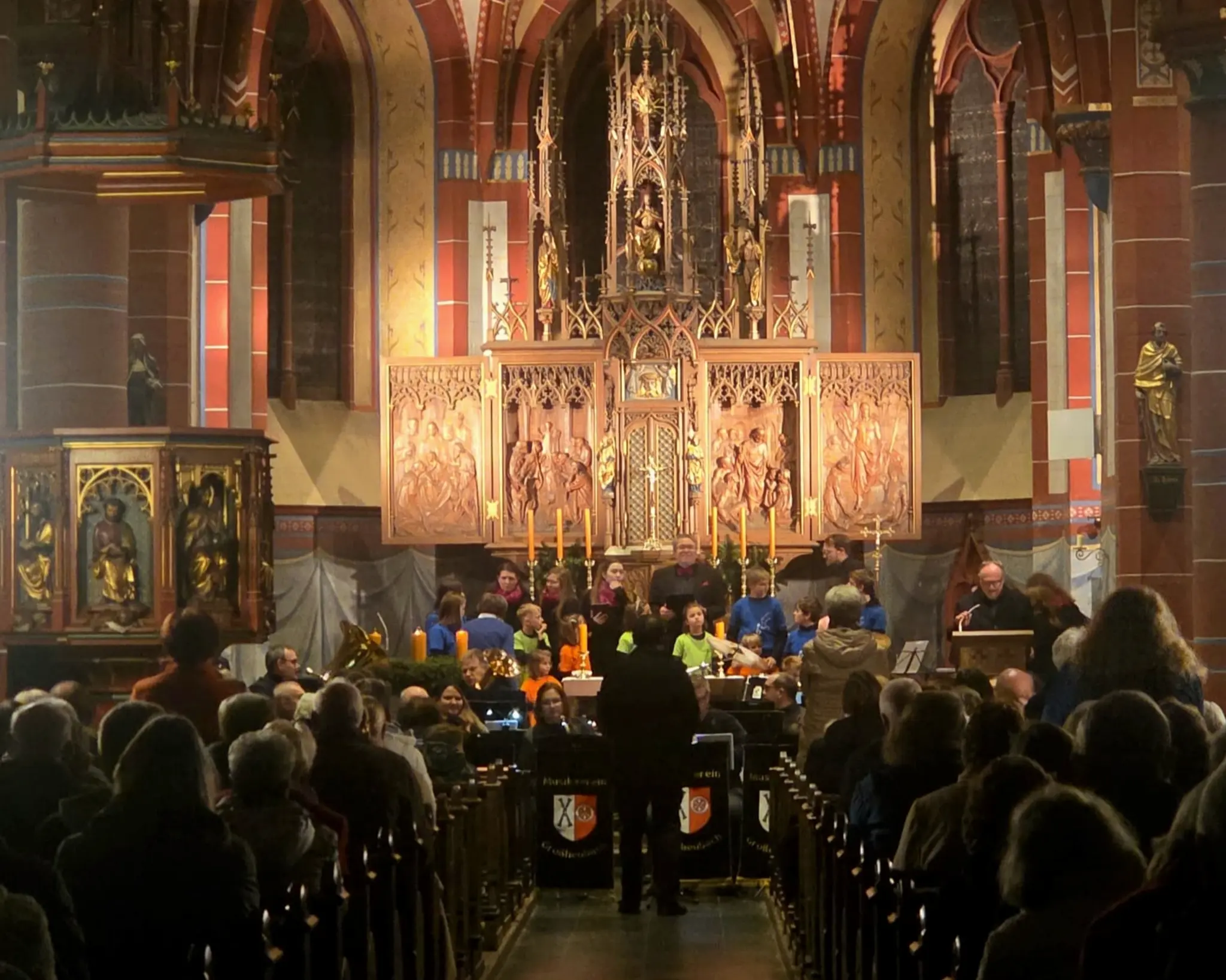 Gesang-Musik-und-besinnliche-Momente