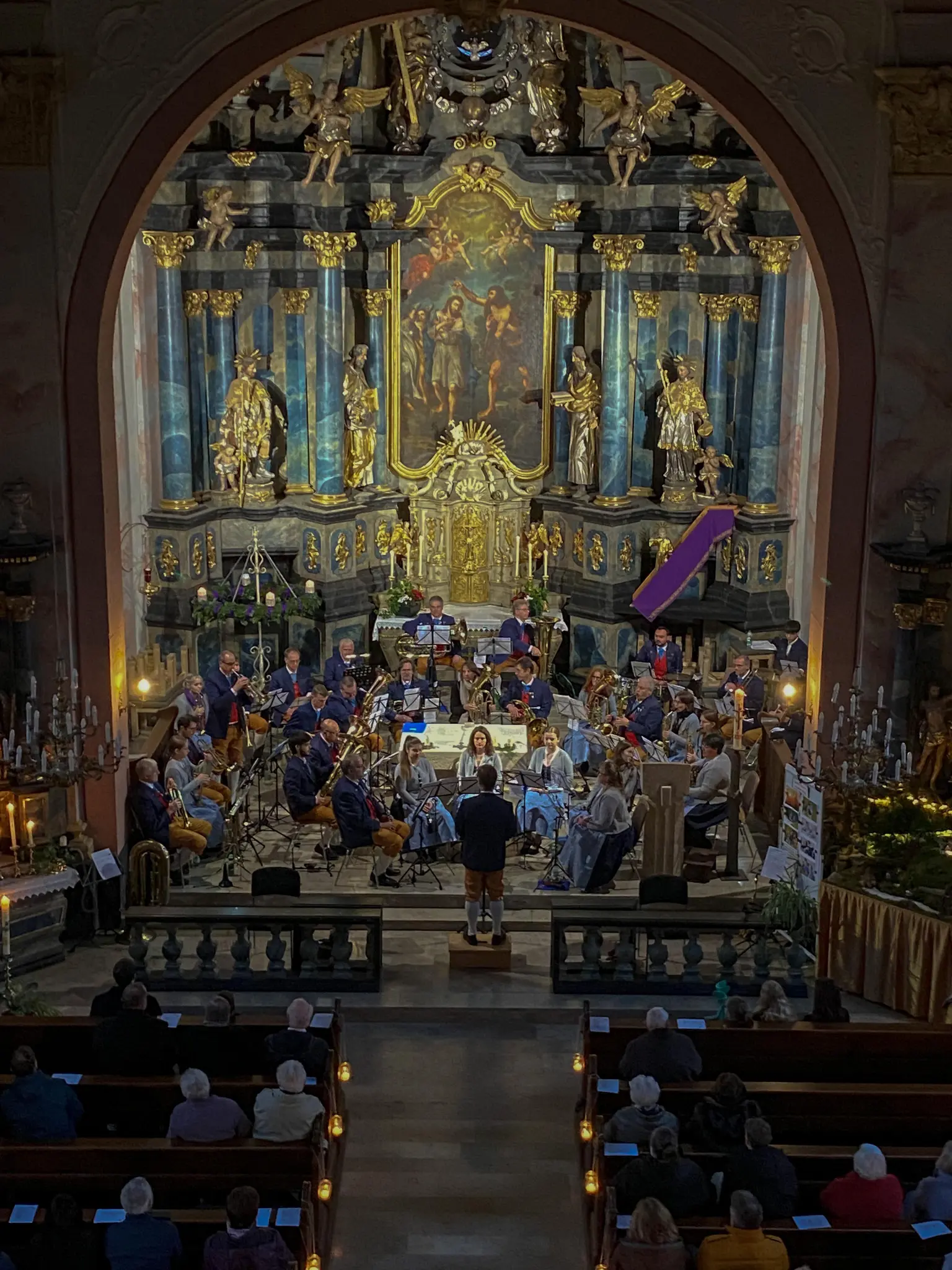 Besinnliche-Kl-nge-und-starker-Nachwuchs-in-der-Pfarrkirche