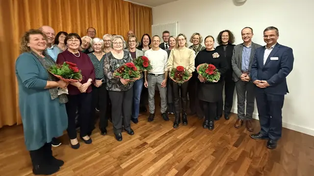 Zahlreiche Mitarbeitende an den Neckar-Odenwald-Kliniken wurden bei der jüngsten Feierstunde für ihre Treue geehrt. Ebenfalls wurden verdiente Kolleginnen und Kollegen in den Ruhestand verabschiedet. 

 | Foto: Neckar-Odenwald-Kliniken