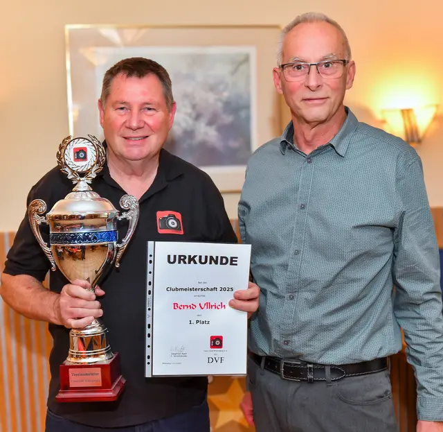 Den Vereinsmeistertitel 2025 sicherte sich Bernd Ullrich mit 692 Punkten und verteidigte damit bereits zum dritten Mal in Folge erfolgreich seinen Titel. 
Von links: Bernd Ullrich, Horst Stenger | Foto: Robert Ulsamer