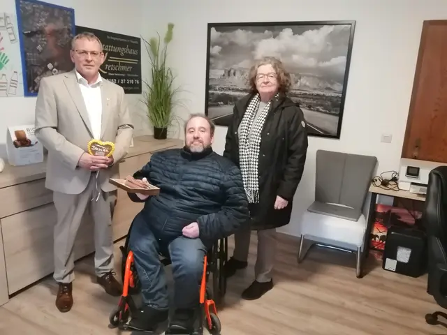 Von links: Geschäftsführer Nick Kretschmer, Sebastian Baier (Verwaltung Ambulanter Kinderhospizdienst), Andrea Nagl (Ehrenamtliche beim Kinderhospizdienst) | Foto: Carmen Laier