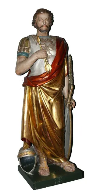 Als römischer Legionär in voller Rüstung mit Pfeilen in der Hand ist der hl. Sebastian in der Bürgstadter Pfarrkirche dargestellt. Die außergewöhnliche Tragefigur wurde um 1890 von Anton Speth geschaffen, dem der Bürgstadter Robert Hofmann Modell stand. | Foto: Privat