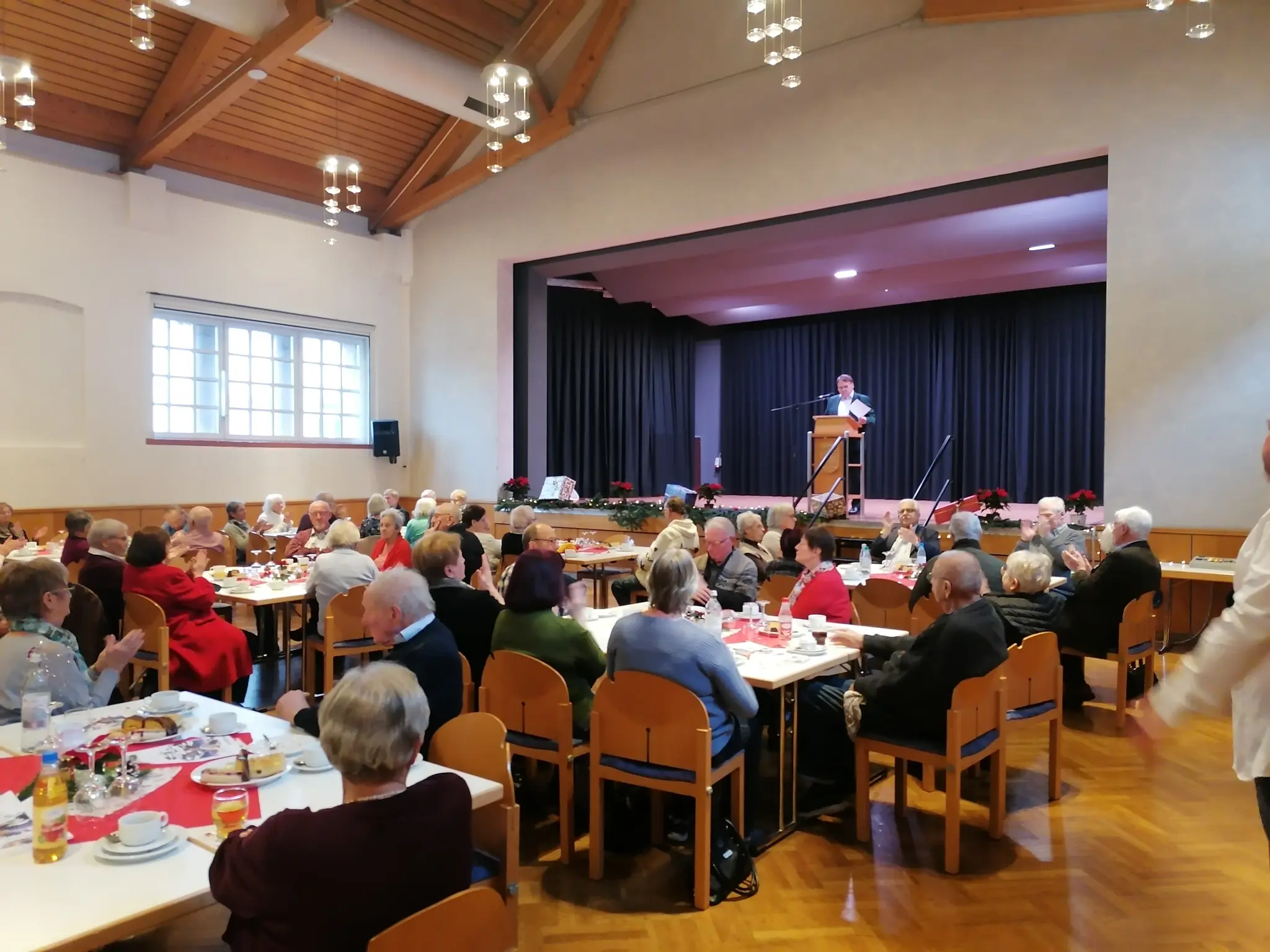 Vorweihnachtlicher-Seniorennachmittag-des-Marktes-Kleinheubach-der-Gemeinde-Laudenbach-und-der-Gemeinde-R-denau