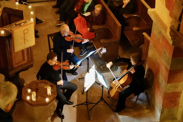 Mit Musik ins neue Jahr eingestimmt in der 1000-Jahre alten Wehrkirche in Urphar. Foto Roland Schönmüller 
