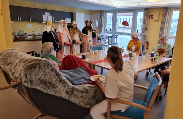 Besuch der Sternsinger in der Seniorenresidenz Novita | Foto: Susanne Kiesel