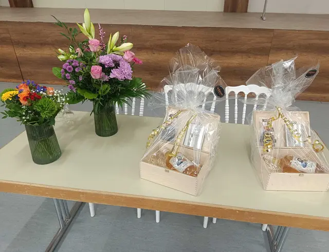 Einige der Gäste wurden mit Geschenken geehrt. 