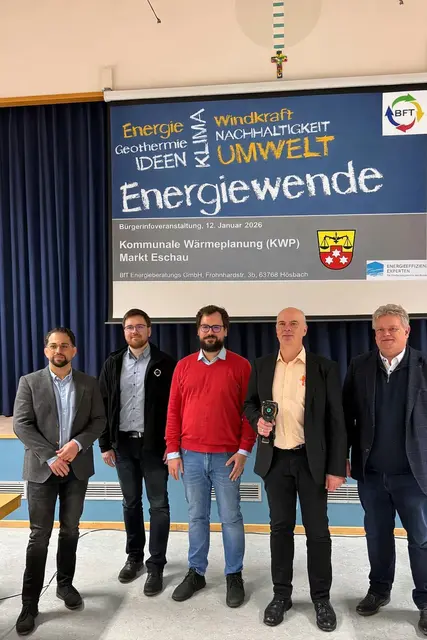 Die Fachreferenten der Informationsveranstaltung zur Kommunalen Wärmeplanung
v.l.n.r. Simon Sauer, Björn Birkenmaier (BfT Energieberatungs GmbH, Hösbach), Johannes Brönner (Energieagentur Untermain), Prof. Dr.-Ing. Christian Steurer, TH Aschaffenburg, 1. Bürgermeister Gerhard Rüth
 | Foto: Markt Eschau