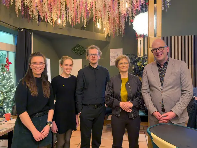 v.l.n.r. Kreisvorsitzende Maren Fütterer, Landtags - Zweitkandidatin Lena-Marie Dold, Landtagskandidat Arno Meuter, Bundesvorsitzende MdB Dr. Franziska Brantner, Kreisvorsitzender Andreas Klaffke | Foto: Klaus Brauch-Dylla