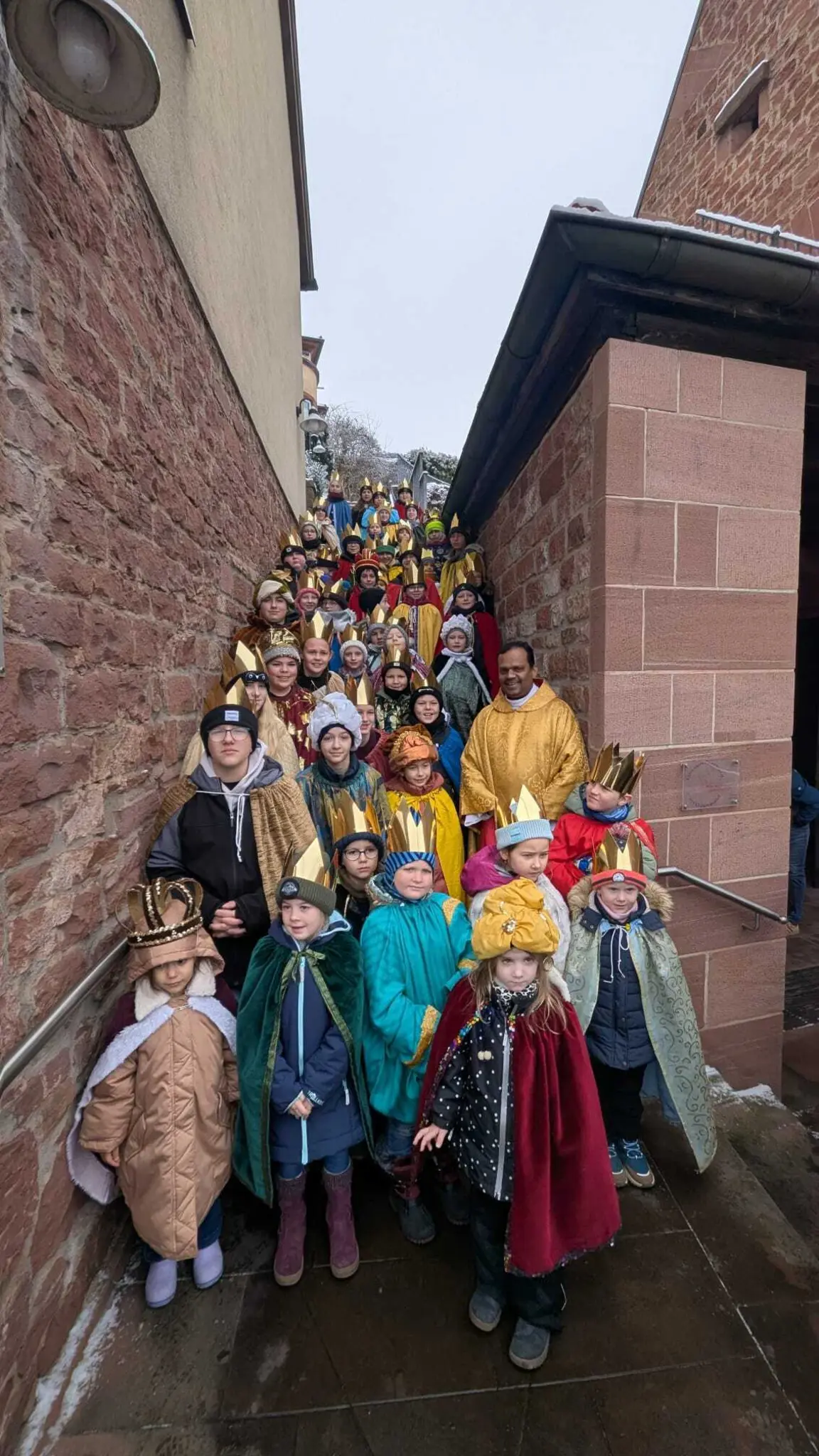 50-Sternsinger-in-Schneeberg-und-Hambrunn