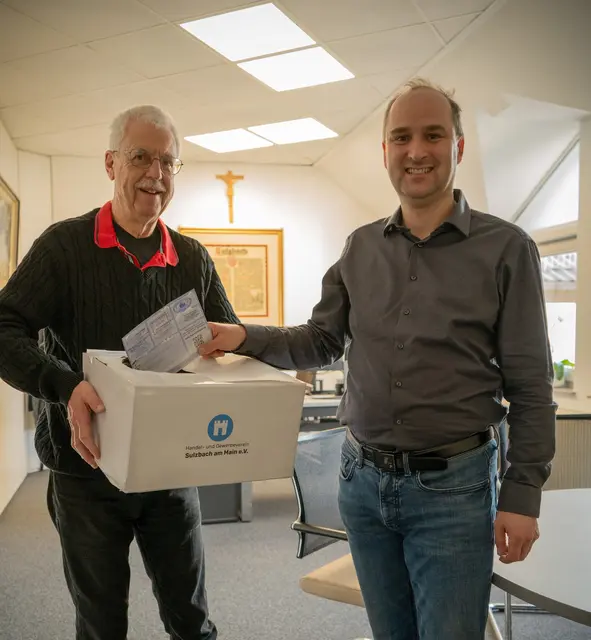 Werner Eisenträger und Markus Krebs bei der Ziehung der Gewinnerinnen und Gewinner. | Foto: Florian Doering