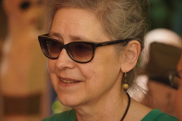 Jutta Winterheld 2025 bei einer Kunstaktion in Aschaffenburg | Foto: Dr. Burkard Ruppert, Frankfurt/Main