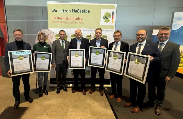 Am traditionellen Tourismustag besuchten Landrat Dr. Achim Brötel, Minister Peter Hauk und zahlreiche Bürgermeister und Partner der TGO die CMT. Einer der Höhepunkte war die Auszeichnung der Römerpfade als „Kurze Qualitätswege Wanderbares Deutschland“ durch den Deutschen Wanderverband.  
 | Foto: Touristikgemeinschaft Odenwald e.V.