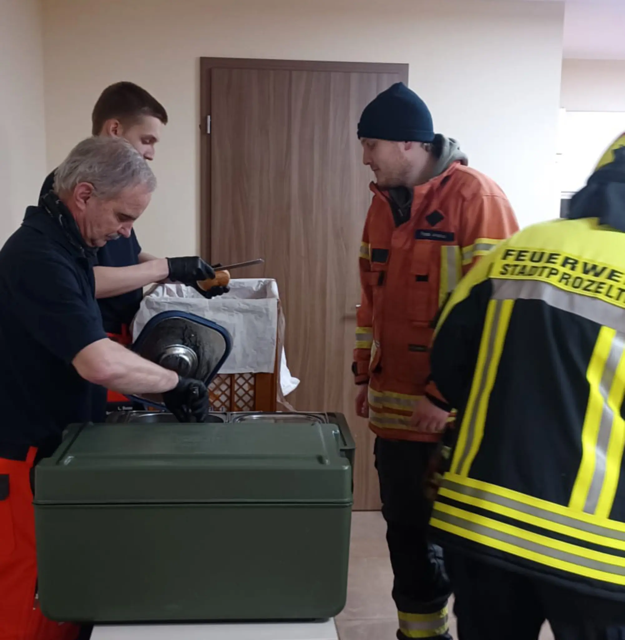 Ehrenamtliche-BRK-Helfer-im-Einsatz