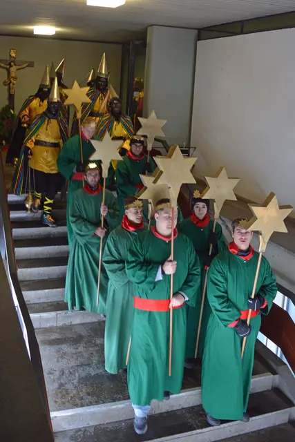 Auszug der Sternsinger 2026 in Bürgstadt: "Nun sehet den Stern den wir bringen" | Foto: Martin Scharbert