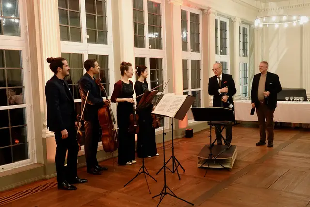 Aris Quartett im Konzert 
Vier Stimmen, ein Atem: Das Aris Quartett lässt im Schlösschen jene feine Spannung entstehen, in der Musik nicht nur erklingt, sondern zu leuchten beginnt. 