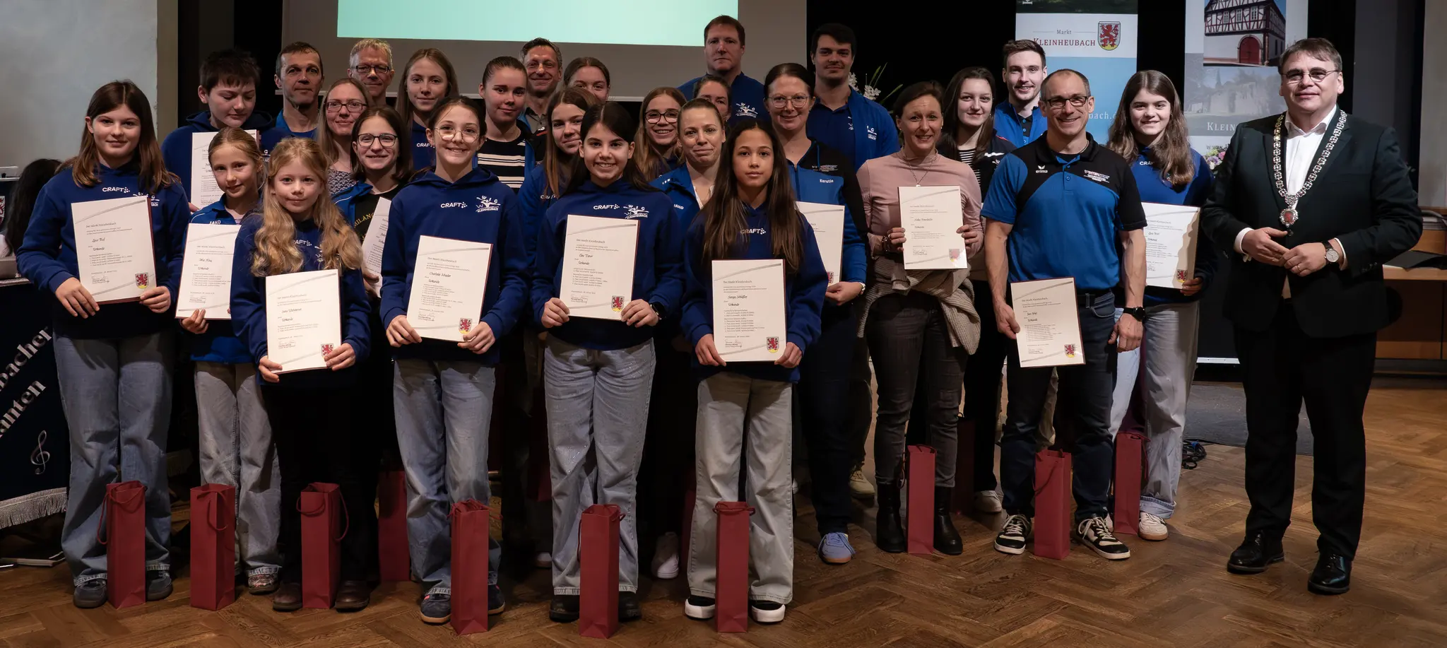 Anerkennung-und-Wertsch-tzung-f-r-sportliche-Erfolge-und-hervorragende-Pr-fungsergebnisse