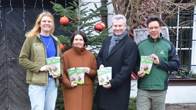 Vorstand und Geschäftsführungen der beiden Spessart-Naturparke - Annika Ludwig, Sabine Sitter, Andreas Hofmann und Oliver Kaiser - präsentieren das Jahresprogramm der Naturparke im Spessart für das Jahr 2026 | Foto: Birgit Sinsel