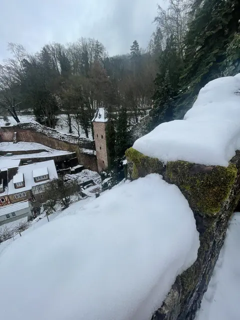 Blick von der Mildenburg zum Schnatterlochturm.