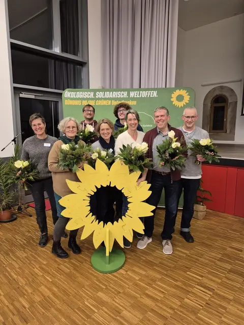 v.li.: Sabine Rhein, Simone Artz, Dirk Simon, Jessica Hecht, Elias Weckwerth, Moni Hartl, Volker Goll, Christoph Appel | Foto: Markus Hauenschild