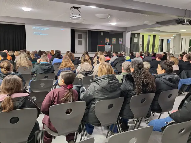 Reges Interesse gab es bei Eltern und Kindern am Infoabend der RSE am 21. Januar. | Foto: Rainer Schäfer