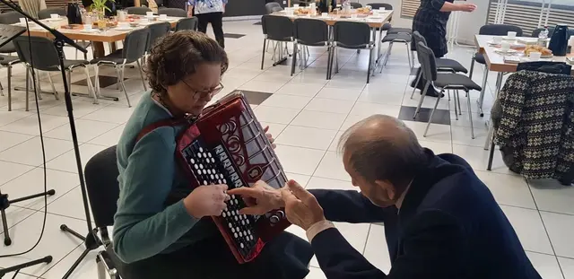Vorbereitungen am Akkordeon