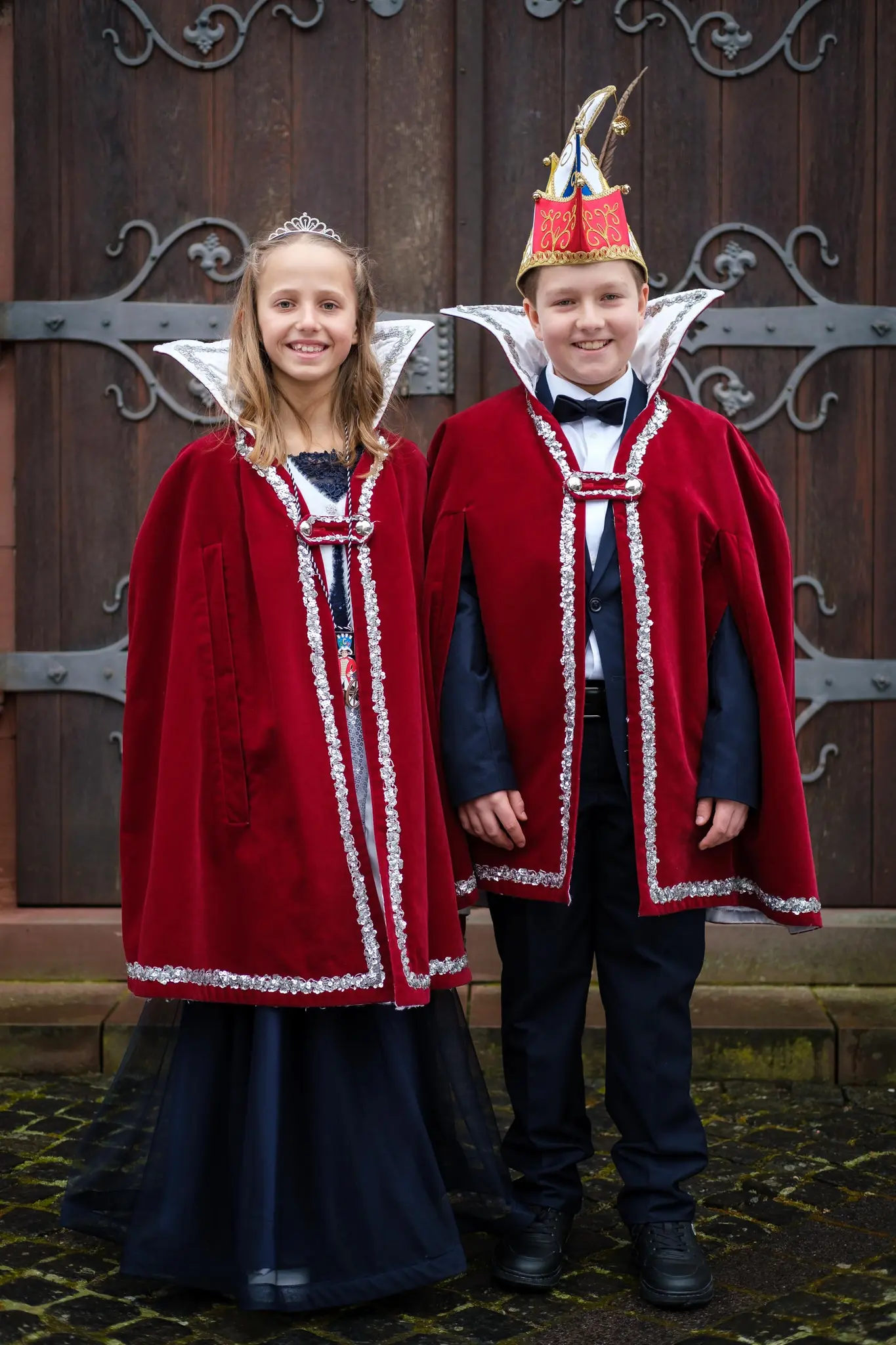 Kinderprinzenpaar-Linus-II-und-Greta-I-inthronisiert