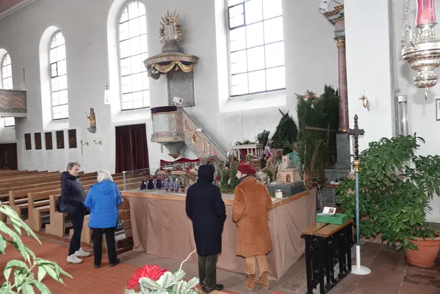 Sehenswert war und ist die Barock-Krippe in Neunkirchen zwischen Main- und Taubertal, Miltenberg und Walldürn auf der Odenwaldhöhe. Ein umfangreiches Bild-Programm und der Figuren-Reichtum zogen im nun zu Ende gehenden Weihnachtsfestkreis viele Besucher aus der Region an. Foto Roland Schönmüller