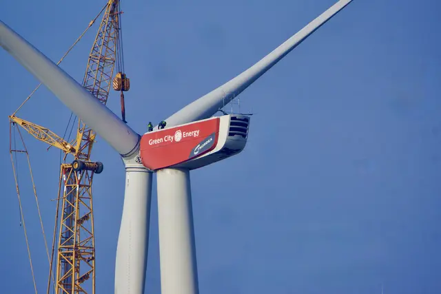 Die Wartung von Windkraftanlagen ist kein Job für Menschen, die Routine suchen.

Es ist ein Beruf für junge Leute, die Technik verstehen wollen, die Welt verändern möchten und bereit sind, Verantwortung zu tragen – hoch oben, im Herz der Energiewende.

Wer Mut, Neugier und Teamgeist mitbringt, findet hier nicht nur Arbeit, sondern eine Aufgabe, die Zukunft hat.