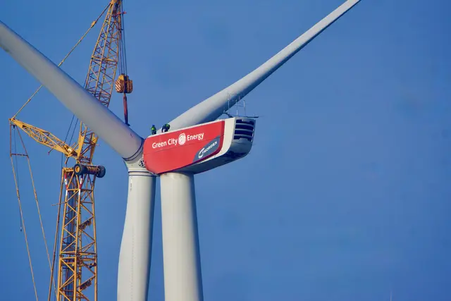 Die Wartung von Windkraftanlagen ist kein Job für Menschen, die Routine suchen.

Es ist ein Beruf für junge Leute, die Technik verstehen wollen, die Welt verändern möchten und bereit sind, Verantwortung zu tragen – hoch oben, im Herz der Energiewende.

Wer Mut, Neugier und Teamgeist mitbringt, findet hier nicht nur Arbeit, sondern eine Aufgabe, die Zukunft hat.