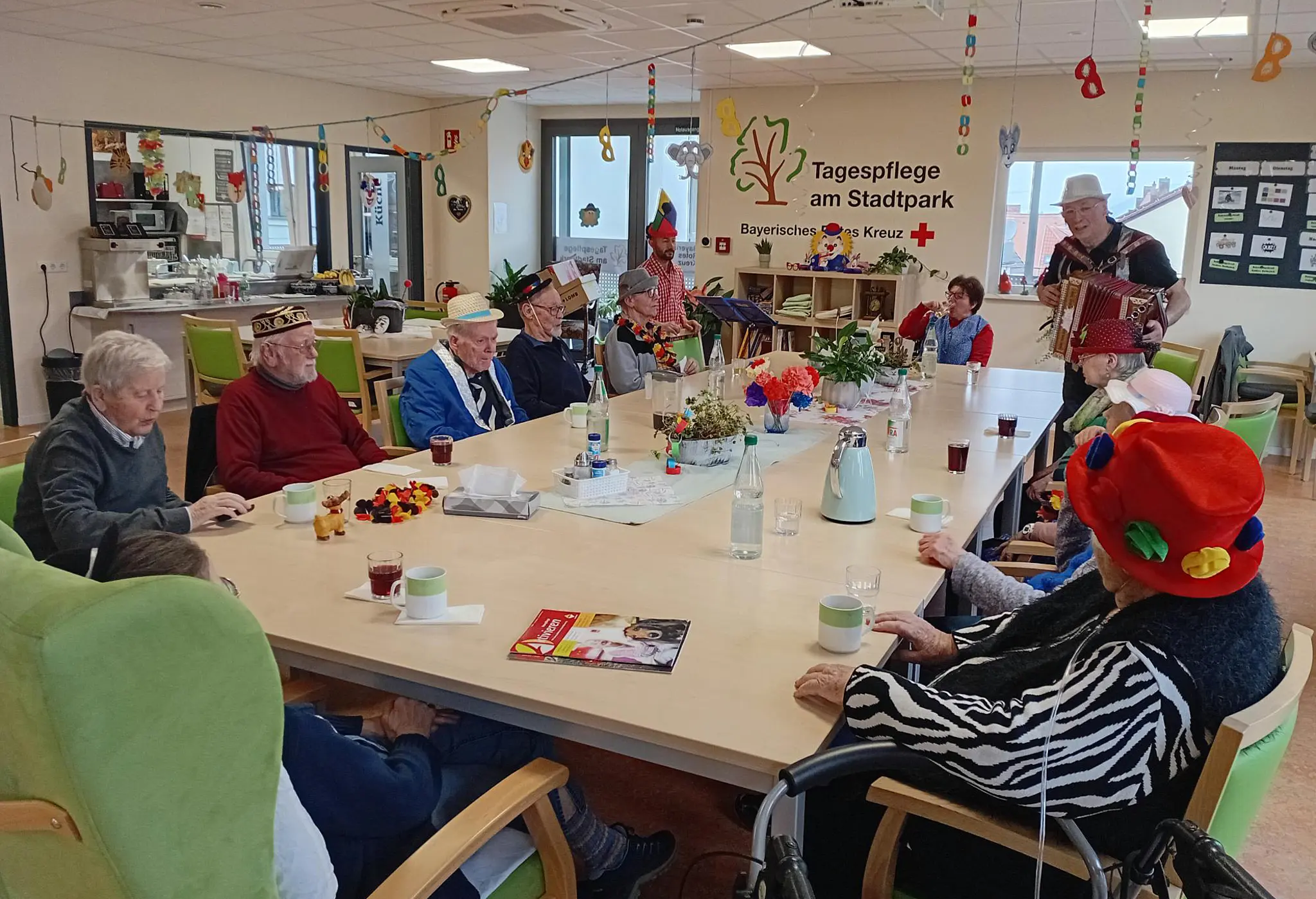 N-rrische-Stimmung-in-den-BRK-Tagespflegen