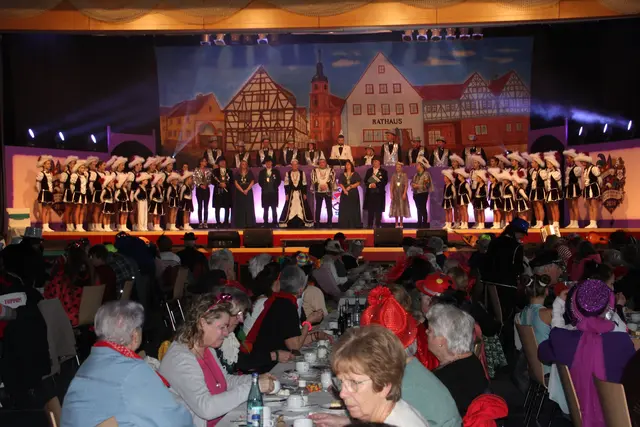 Bühnenbild beim Mömlinger Seniorenfasching  | Foto: Hilmar Rothermich
