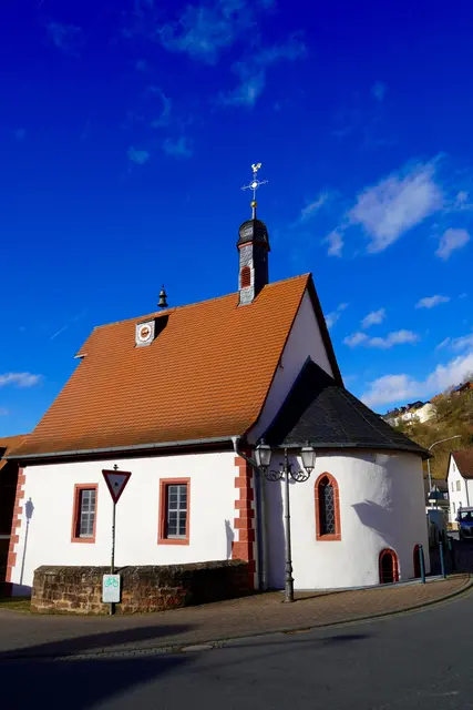 Die Kapelle St. Valentin in Eichenbühl mit Ursprüngen im Mittelalter selbst ist kein architektonisches Ereignis, sondern ein Stück gelebter Dorfgeschichte
