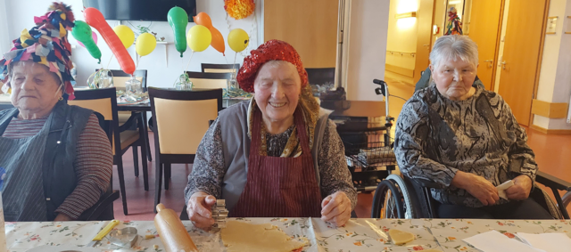 Hatten viel Spaß mit dem Huddelbätz: Bewohnerinnen des ASB Seniorenzentrums in Buchen. | Foto: ASB Region Heilbronn-Franken