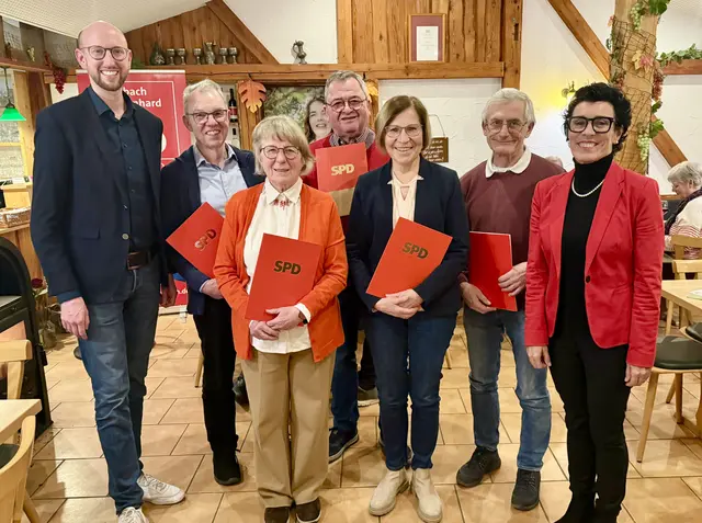 Die SPD Erlenbach ehrt verdiente Mitglieder für ihr Engagement und langjährige Treue (von links): Fraktionsvorsitzender Benjamin Bohlender, Werner Hünerth, Ingrid Kaiser, Horst Ziegler, Gabriele Hünerth, Dr. Bernhard Decke und Ortsvorsitzende Helga Raab-Wasse.
