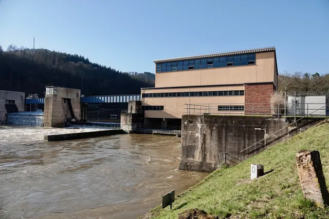 Drei Wehrfelder der Staustufe  Freudenberg werden ab 2028 umfassend saniert: Die Vorbereitungen laufen schon. 