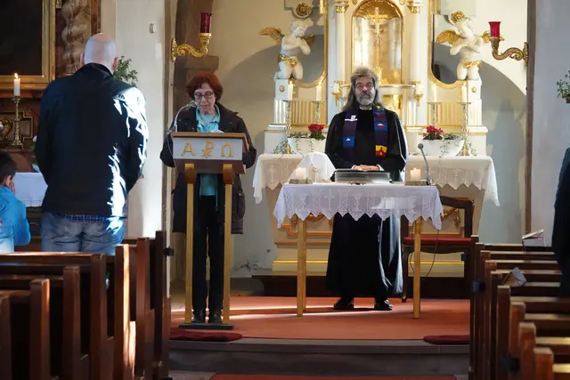 In der katholischen Kirche St. Mauritius in Heppdiel wurde am Zweiten Sonntag der Passionszeit ein evangelischer Gottesdienst gefeiert. Pfarrer Lutz Domröse aus Miltenberg predigte über Psalm 34. Besucherinnen und Besucher aus drei Generationen äußerten sich positiv über die ökumenische Feier.