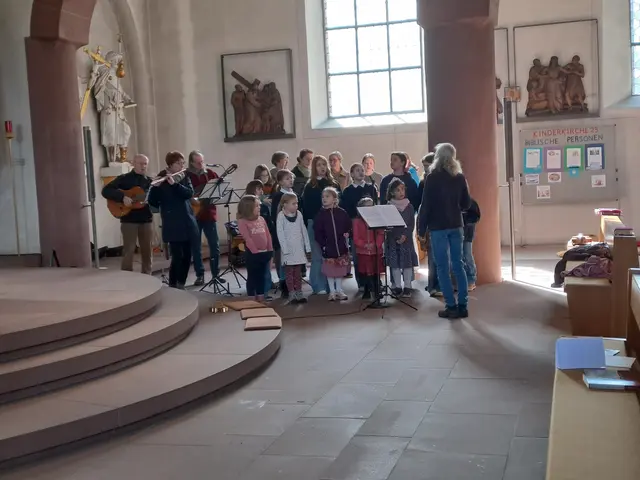 Die Kombo des Familiengottesdienstteams und der Kinderchor der Ökum. Kinder- u. Jugendkantorei (Ltg. Eva Schmid) übernahmen die musikalische Gestaltung | Foto: Martin Winkler
