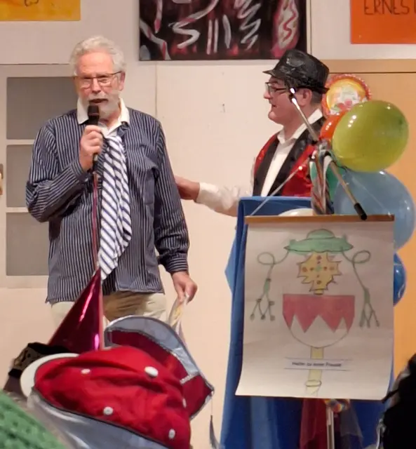 Kurt Schleiermacher mit Wappen für den universellen Pfarrer und Monsignore