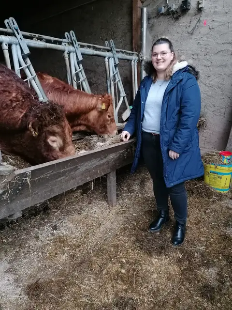 Marina Laqua aus Weckbach (Kreis Miltenberg) ist Landwirtin im Nebenerwerb. Sie arbeitet hauptberuflich als Arzthelferin.  | Foto: Sabine Rindsfüsser