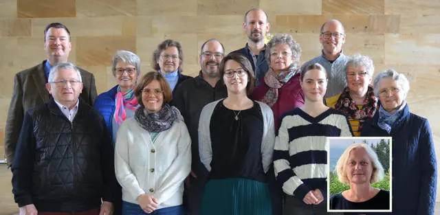 jeweils von links nach rechts
vorne: Michael Schmitt: Terminabstimmung mit Vereinen, Brudermeister der Sebastianus-Bruderschaft; Steffi Kirchgäßner: Familiengottesdienste; Kira Schlegel: Kindergottesdienste; Pia Reysen: Ministranten, Jugendvertretung; Juliane Reichert: Küster-Team, Frauenbund; 
mittlere Reihe mit Pfarrer Jan Köbel: Rita Bucher-Hock: Besuchsdienst, Kolpingfamilie; Ursula Grän: Küster-Team, Wortgottesdienste; Thomas Sturm: Küster-Team; Ilona Gerling: Küster-Team; Barbara Rothenbücher: Organisation der Besuche von Jubilaren, Pfarrbrief-/Kirchgeld-Verteilung; 
hinten: Christoph Reichert, Martin Scharbert: beide Öffentlichkeitsarbeit, Lektoren
Entschuldigt fehlte Caroline Schwab (kleines Bild) | Foto: Martin Scharbert