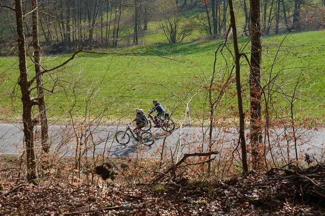 Das Kaltenbachtal ist mehr als nur eine Landschaft – es ist ein kollektiver Sehnsuchtsraum. Hier weben sich Erinnerungen, Gegenwart und Zukunft ineinander wie das Licht, das am Morgen zwischen den Ästen tanzt.
