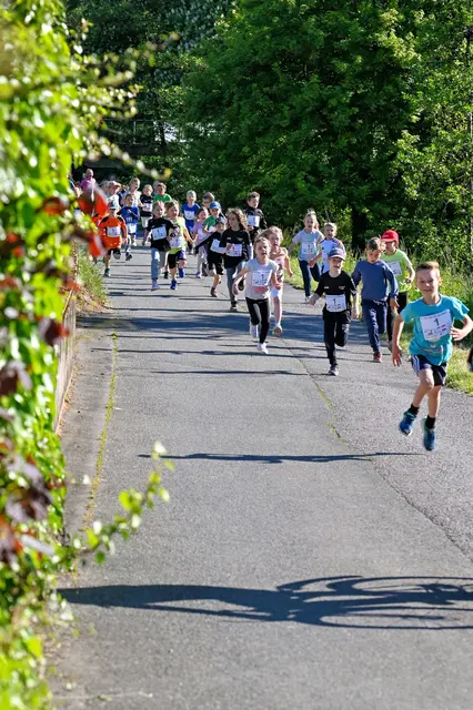 Zahlreiche Mädchen und Jungen nehmen jedes Jahr in verschiedenen Altersgruppen am Schülerlauf über 1000 Meter teil. | Foto: privat